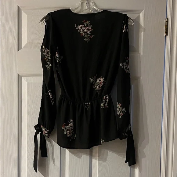 Streetwear Society Black Floral Blouse - Picture 5 of 6
